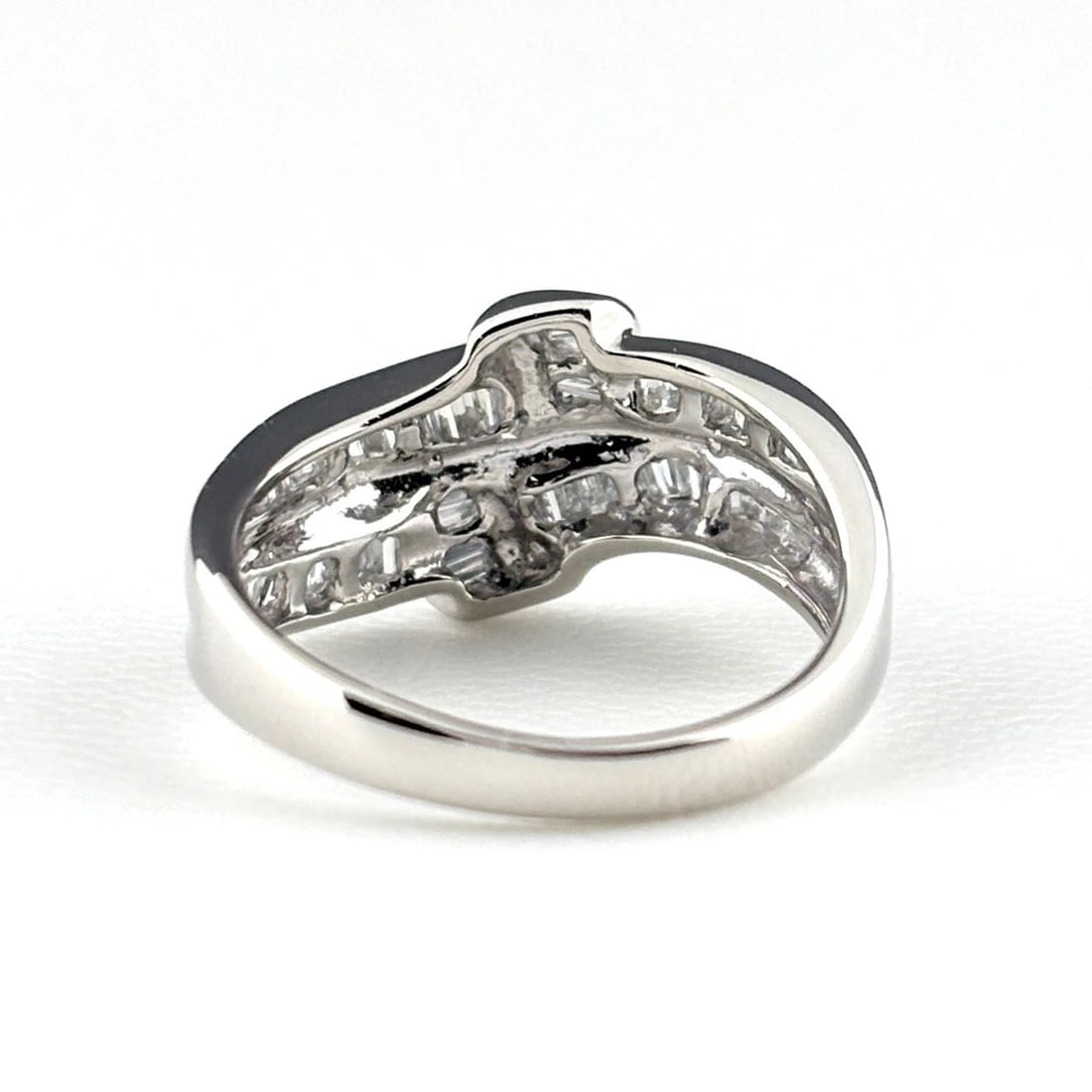 MELEE DIAMOND DESIGN RING PLATINUM RING - 4
