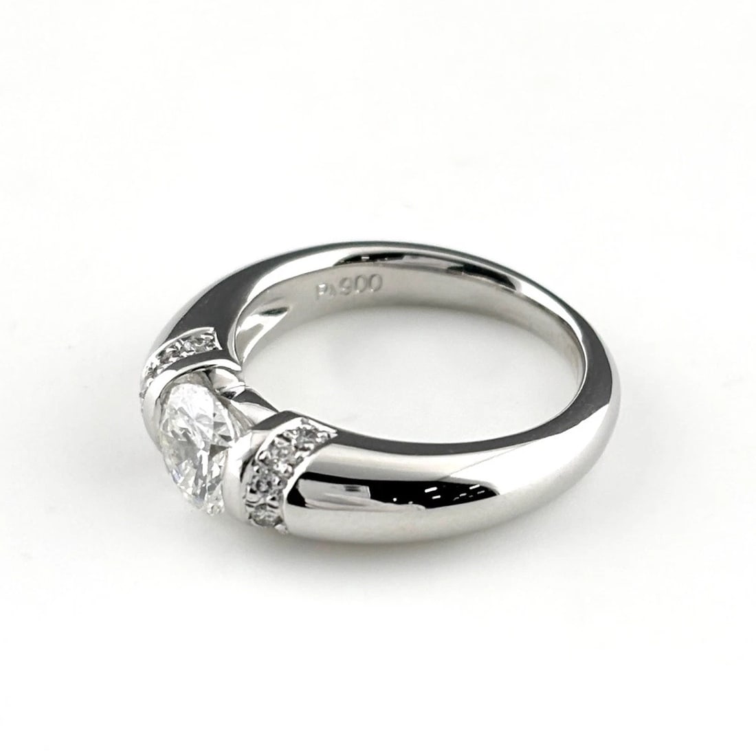 DIAMOND DESIGN RING PLATINUM MELEE DIAMOND RING: Diamond Design Ring Platinum Melee Diamond Ring Brand: Unbranded Type/Style: Ring Material: Pt900, Main Stone Natural Color: None Size: US4.5 to 5 Accessories: None Accessories Notice: Whe