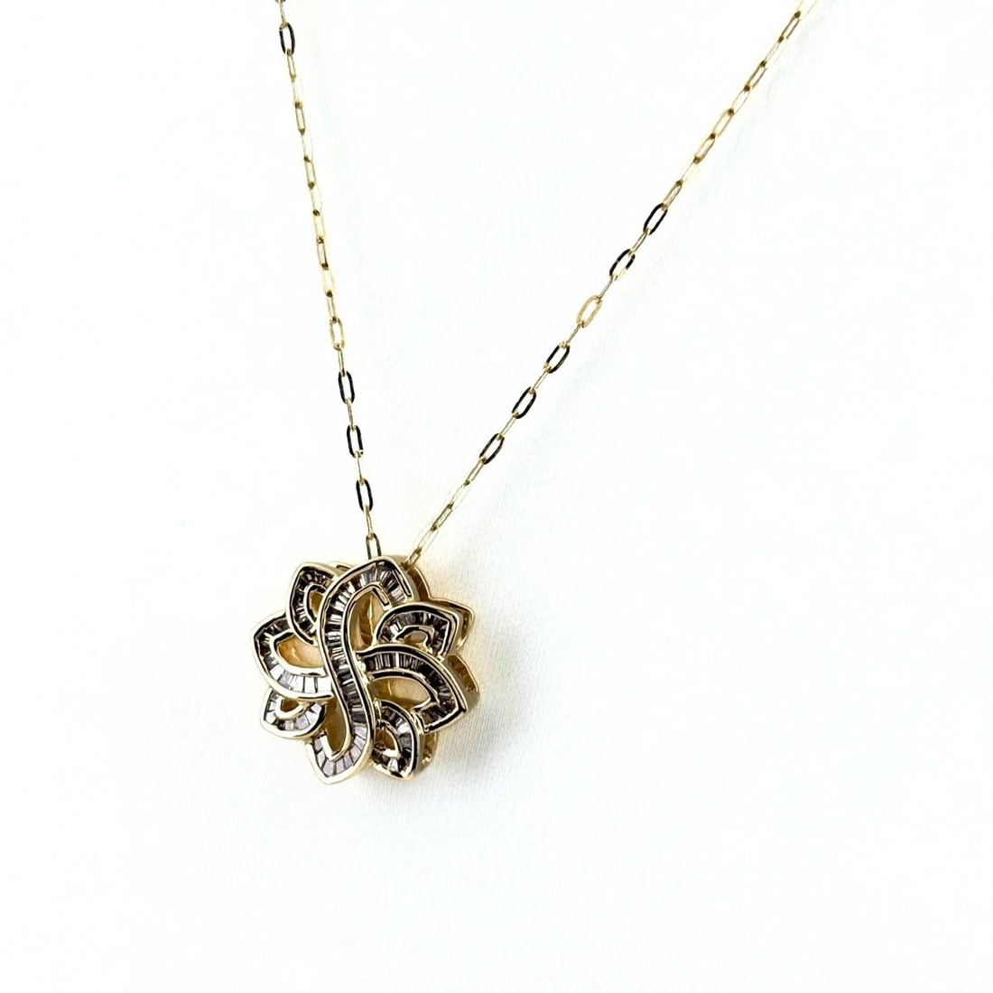 MELEE DIAMOND DESIGN NECKLACE YG PENDANT NECKLACE: Melee Diamond Design Necklace Yg Pendant Necklace Brand: Unbranded Type/Style: Necklace Material: 18K YG, Main Stone Natural Color: YG Size: 13.9x14.1mm(0.5") Accessories: None Accessories Notice:
