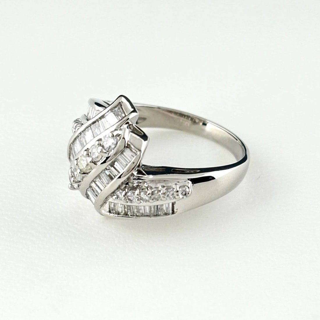 MELEE DIAMOND DESIGN RING PLATINUM RING PT900 DIAMOND: Melee Diamond Design Ring Platinum Ring Pt900 Diamond Brand: Unbranded Type/Style: Ring Material: Pt900, Main Stone Natural Color: None Size: US6 Accessories: None Accessories Notice: When purchasing