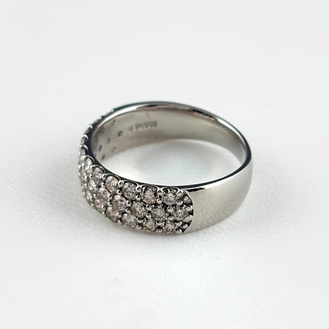 MELEE DIAMOND DESIGN RING PLATINUM RING PT900 DIAMOND: Melee Diamond Design Ring Platinum Ring Pt900 Diamond Brand: Unbranded Type/Style: Ring Material: Pt900, Main Stone Natural Color: None Size: US6 Accessories: None Accessories Notice: When purchasing