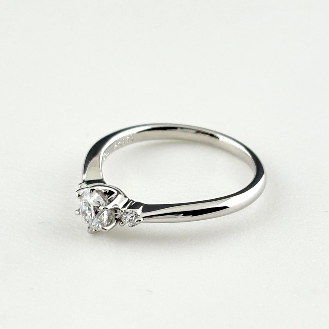 STAR JEWELRY DIAMOND RING PLATINUM MELEE RING: Star Jewelry Diamond Ring Platinum Melee Ring Brand: STAR JEWELRY Type/Style: Ring Material: Pt950, Main Stone Natural Color: None Size: US4.5 to 5 Accessories: None Accessories Notice: Wh