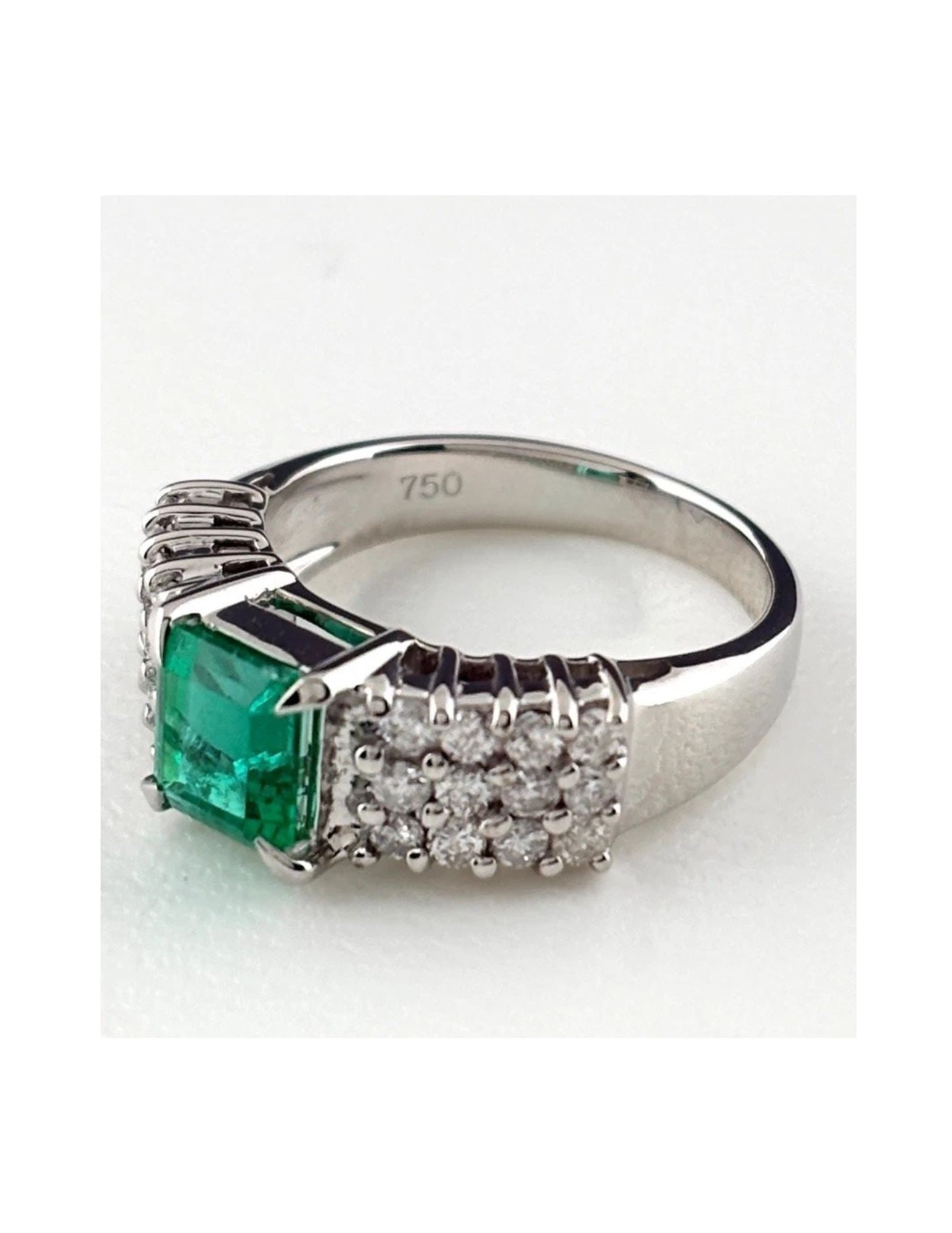 EMERALD DESIGN RING MELEE DIAMOND RING: Emerald Design Ring Melee Diamond Ring Brand: Unbranded Type/Style: Ring Material: 750, Main Stone Emerald /Secondary Stone:Natural Color: None Size: US4 to 4.5 Accessories: None Accessories Notice: