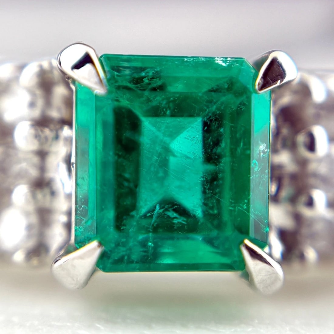 EMERALD DESIGN RING MELEE DIAMOND RING - 2