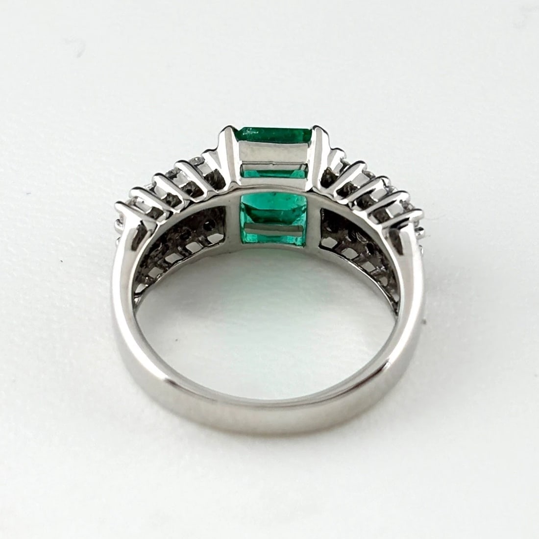 EMERALD DESIGN RING MELEE DIAMOND RING - 3