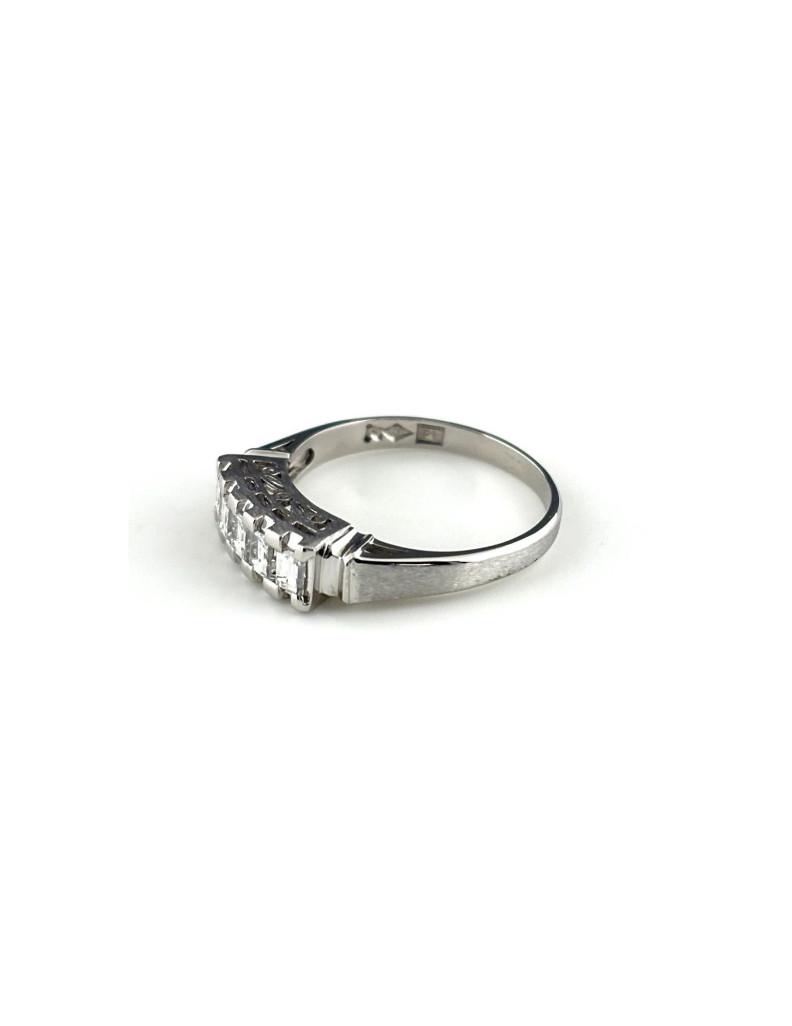 MELEE DIAMOND DESIGN RING PLATINUM RING PT900 DIAMOND: Melee Diamond Design Ring Platinum Ring Pt900 Diamond Brand: Unbranded Type/Style: Ring Material: Pt900, Main Stone Natural Color: None Size: US6 to 6.5 Accessories: None Accessories Notice: When