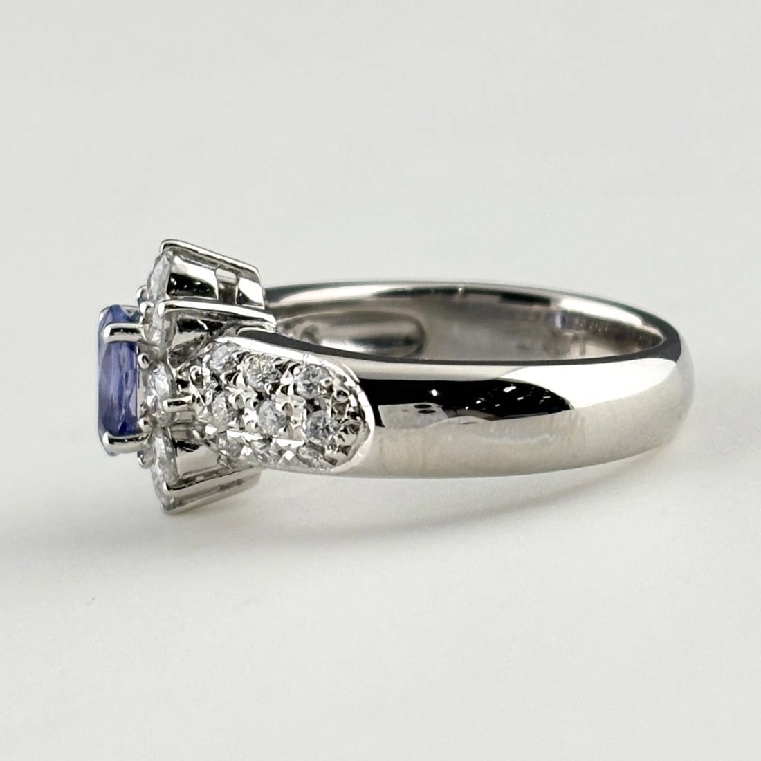 TANZANITE DESIGN RING PLATINUM MELEE DIAMOND RING: Tanzanite Design Ring Platinum Melee Diamond Ring Brand: Unbranded Type/Style: Ring Material: Pt900, Main Stone Tanzanite /Secondary Stone:Natural Color: None Size: US5 Accessories: None Accessories