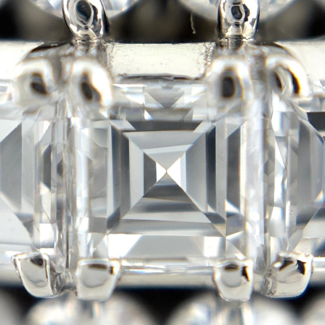 MELEE DIAMOND DESIGN RING PLATINUM RING - 2