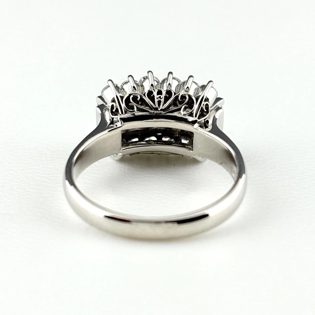 MELEE DIAMOND DESIGN RING PLATINUM RING - 4