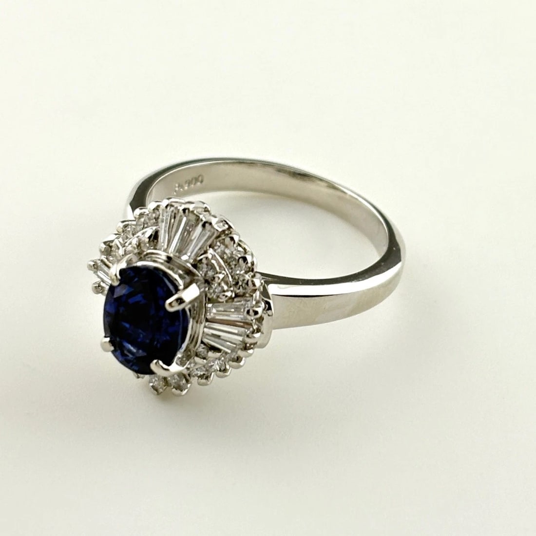 SAPPHIRE DESIGN RING PLATINUM MELEE DIAMOND RING PT900: Sapphire Design Ring Platinum Melee Diamond Ring Pt900 Brand: Unbranded Type/Style: Ring Material: Pt900, Main Stone Sapphire /Secondary Stone:Natural Color: None Size: US6 Accessories: None