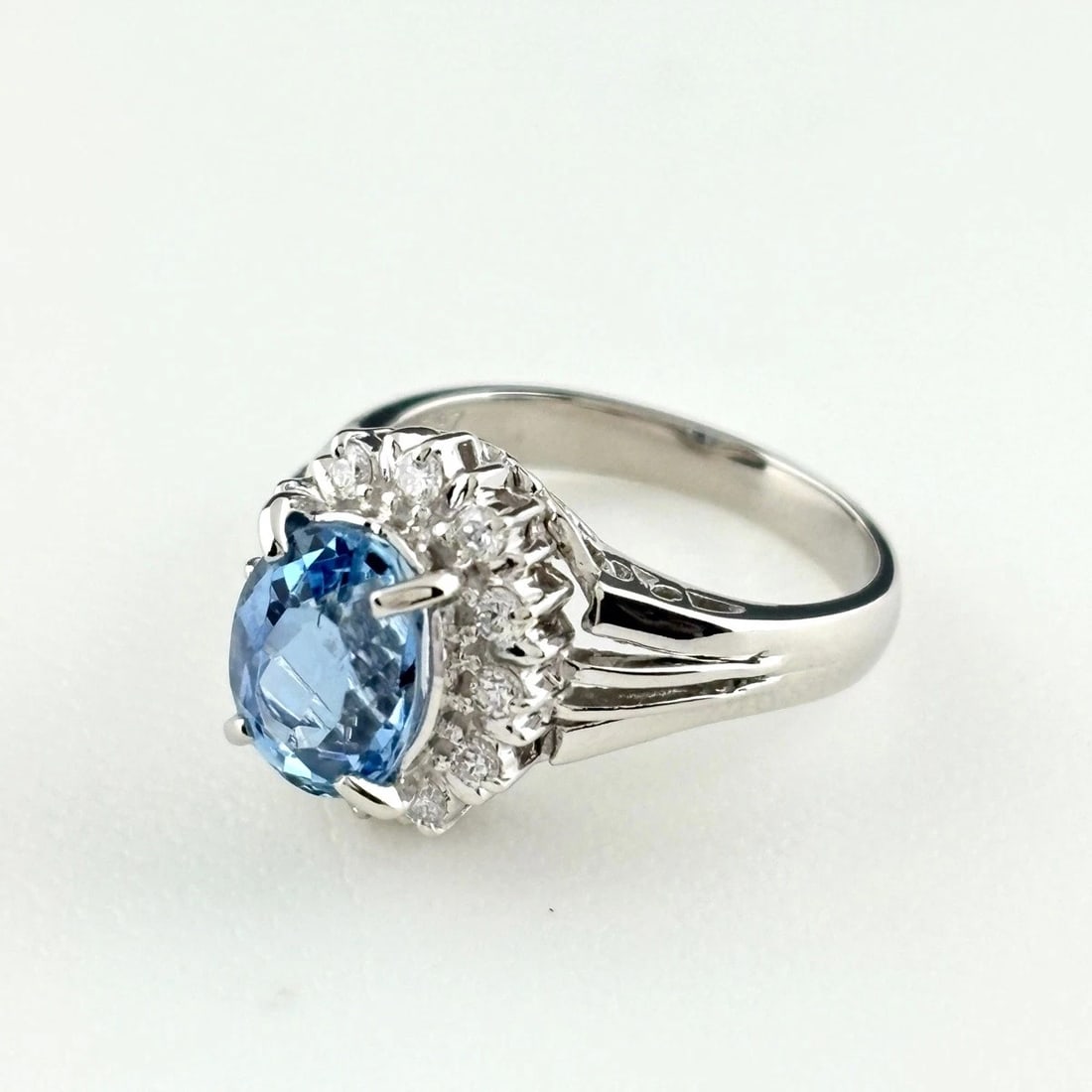 AQUAMARINE DESIGN RING PLATINUM MELEE DIAMOND RING: Aquamarine Design Ring Platinum Melee Diamond Ring Brand: Unbranded Type/Style: Ring Material: Pt900, Main Stone Aquamarine /Secondary Stone:Natural Color: None Size: US3.5 to 4 Accessories: None
