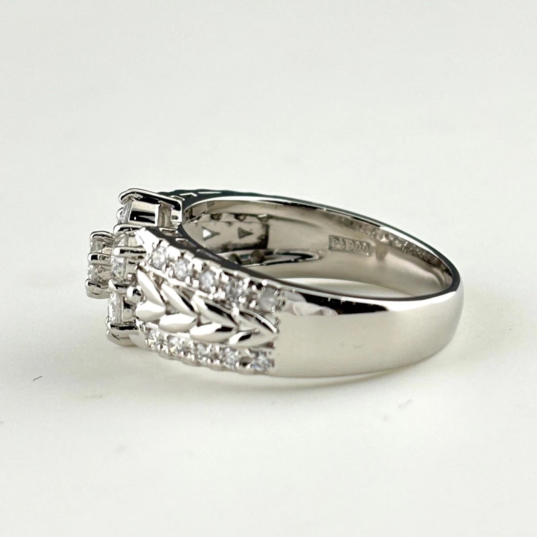 MELEE DIAMOND DESIGN RING PLATINUM RING - 3