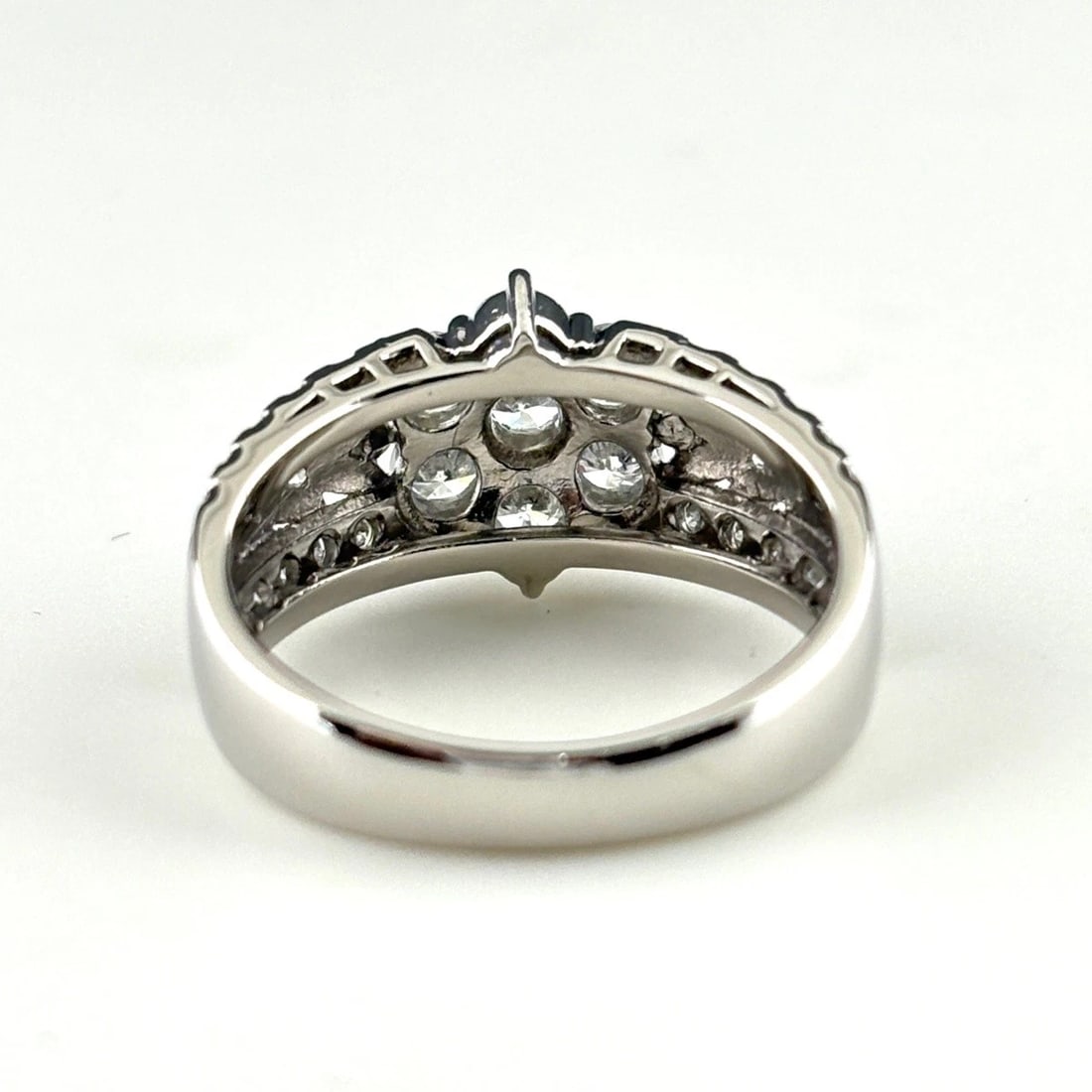 MELEE DIAMOND DESIGN RING PLATINUM RING - 4