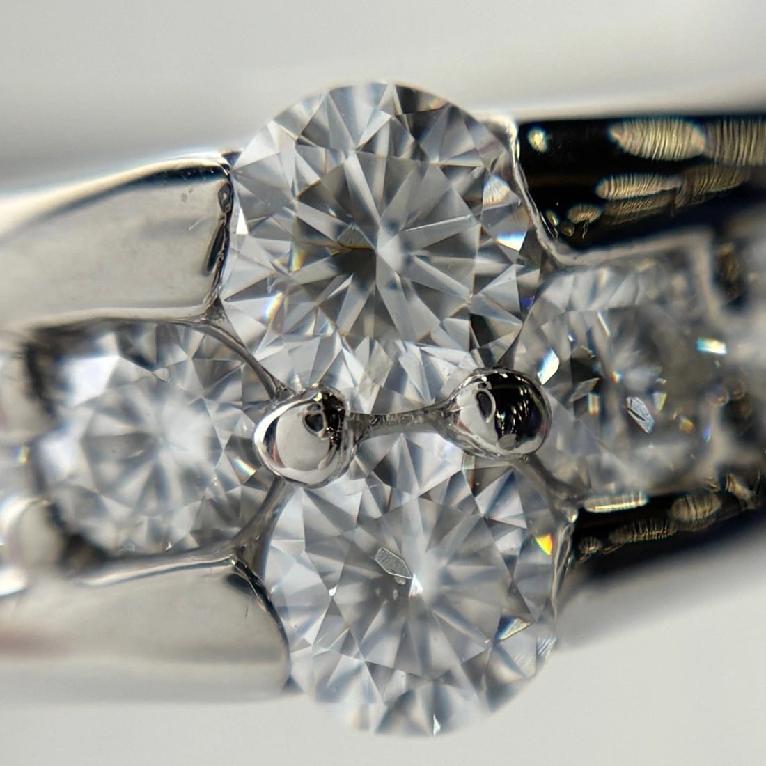 MELEE DIAMOND DESIGN RING PLATINUM RING - 2