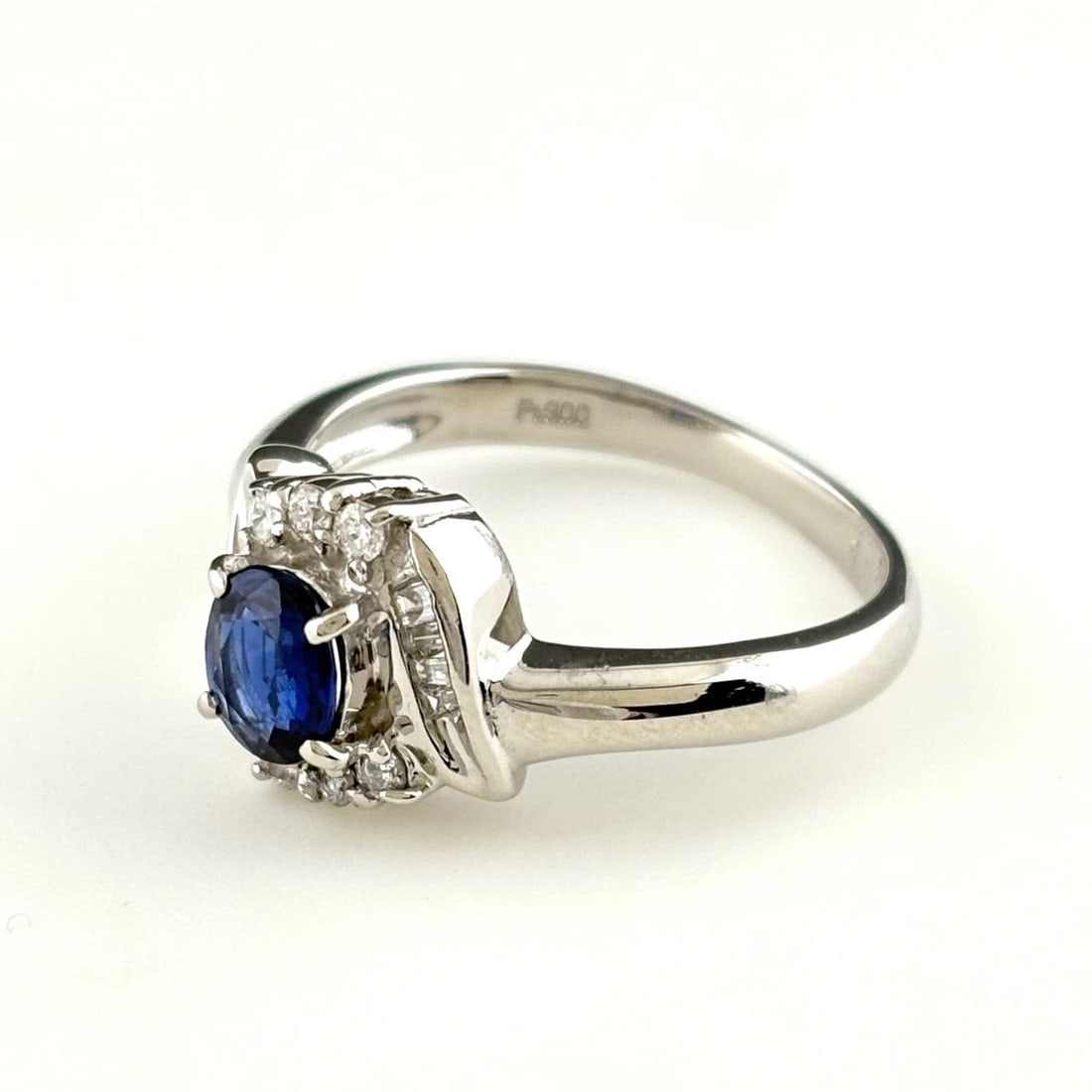 SAPPHIRE DESIGN RING PLATINUM MELEE DIAMOND RING: Sapphire Design Ring Platinum Melee Diamond Ring Brand: Unbranded Type/Style: Ring Material: Pt900, Main Stone Sapphire /Secondary Stone:Natural Color: None Size: US6 to 6.5 Accessories: None