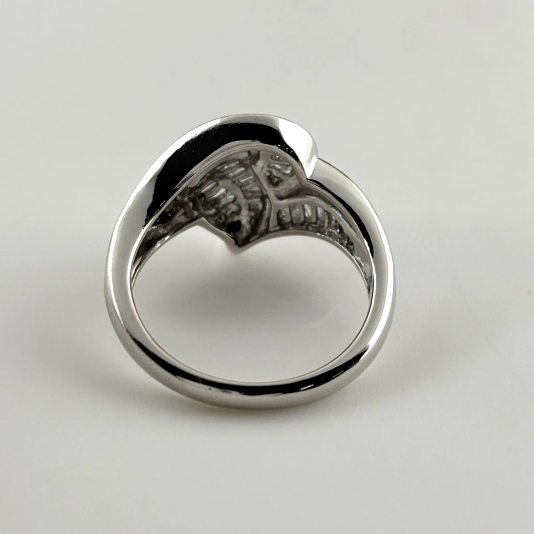 MELEE DIAMOND DESIGN RING PLATINUM RING - 3