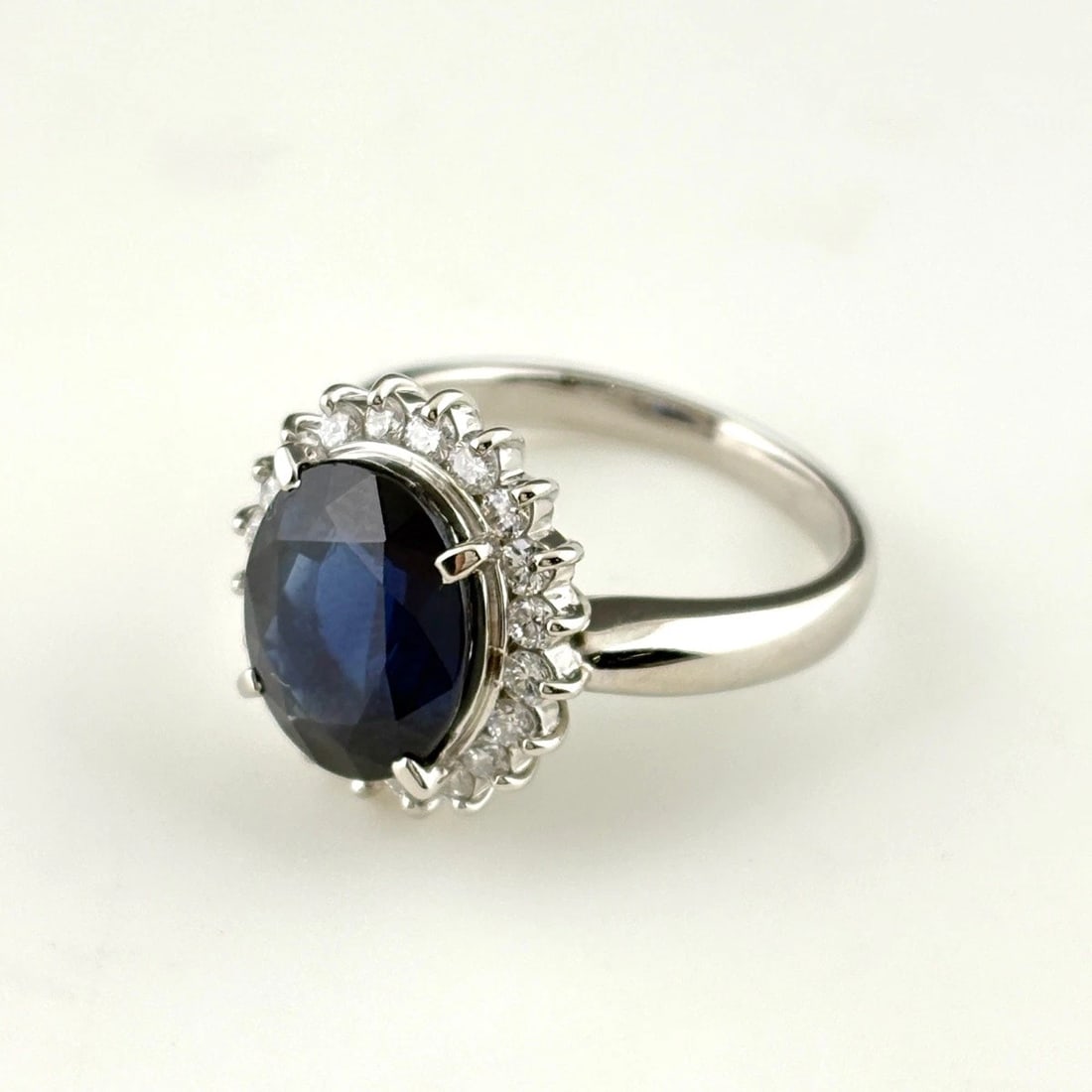 SAPPHIRE PLATINUM RING MELEE DIAMOND RING: Sapphire Platinum Ring Melee Diamond Ring Brand: Unbranded Type/Style: Ring Material: Pt900, Main Stone Sapphire /Secondary Stone:Natural Color: None Size: US5.5 Accessories: None Accessories Notice: