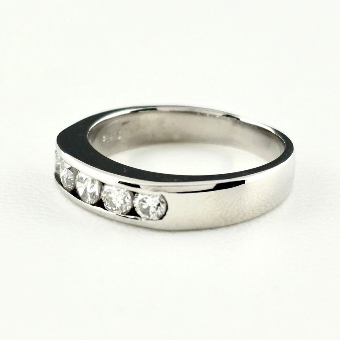 MELEE DIAMOND DESIGN RING PLATINUM RING PT900 DIAMOND: Melee Diamond Design Ring Platinum Ring Pt900 Diamond Brand: Unbranded Type/Style: Ring Material: Pt900, Main Stone Natural Color: None Size: US6 Accessories: None Accessories Notice: When purchasing