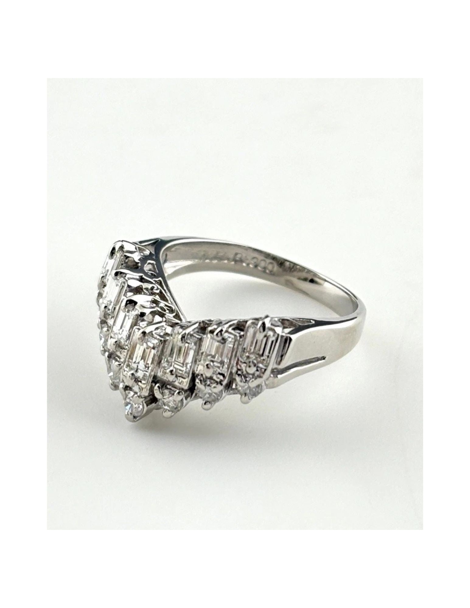 MELEE DIAMOND DESIGN RING PLATINUM RING PT900 DIAMOND: Melee Diamond Design Ring Platinum Ring Pt900 Diamond Brand: Unbranded Type/Style: Ring Material: Pt900, Main Stone Natural Color: None Size: US5 Accessories: None Accessories Notice: When purchasing