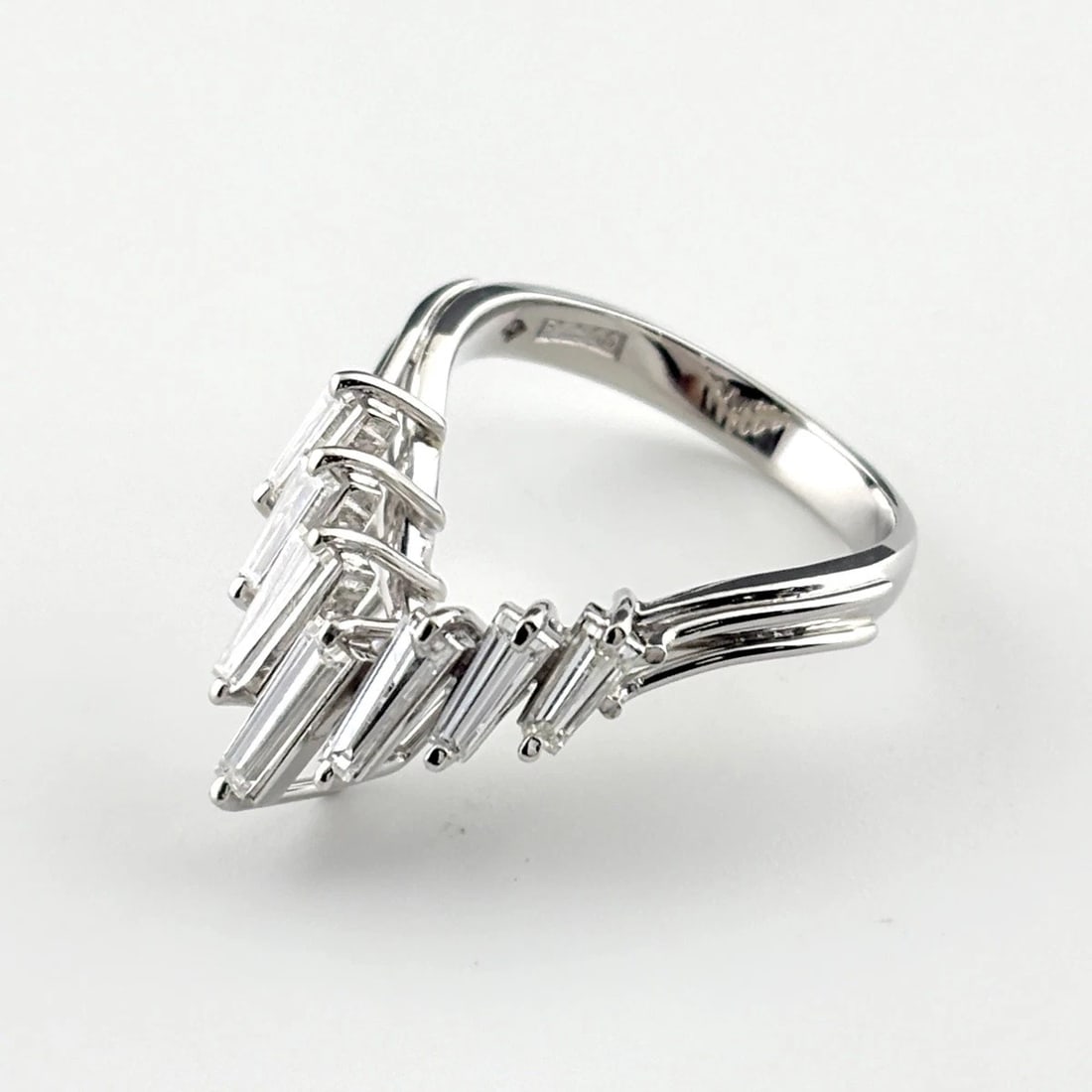 MELEE DIAMOND DESIGN RING PLATINUM RING PT900 DIAMOND: Melee Diamond Design Ring Platinum Ring Pt900 Diamond Brand: Unbranded Type/Style: Ring Material: Pt900, Main Stone Natural Color: None Size: US4.5 to 5 Accessories: None Accessories Notice: When