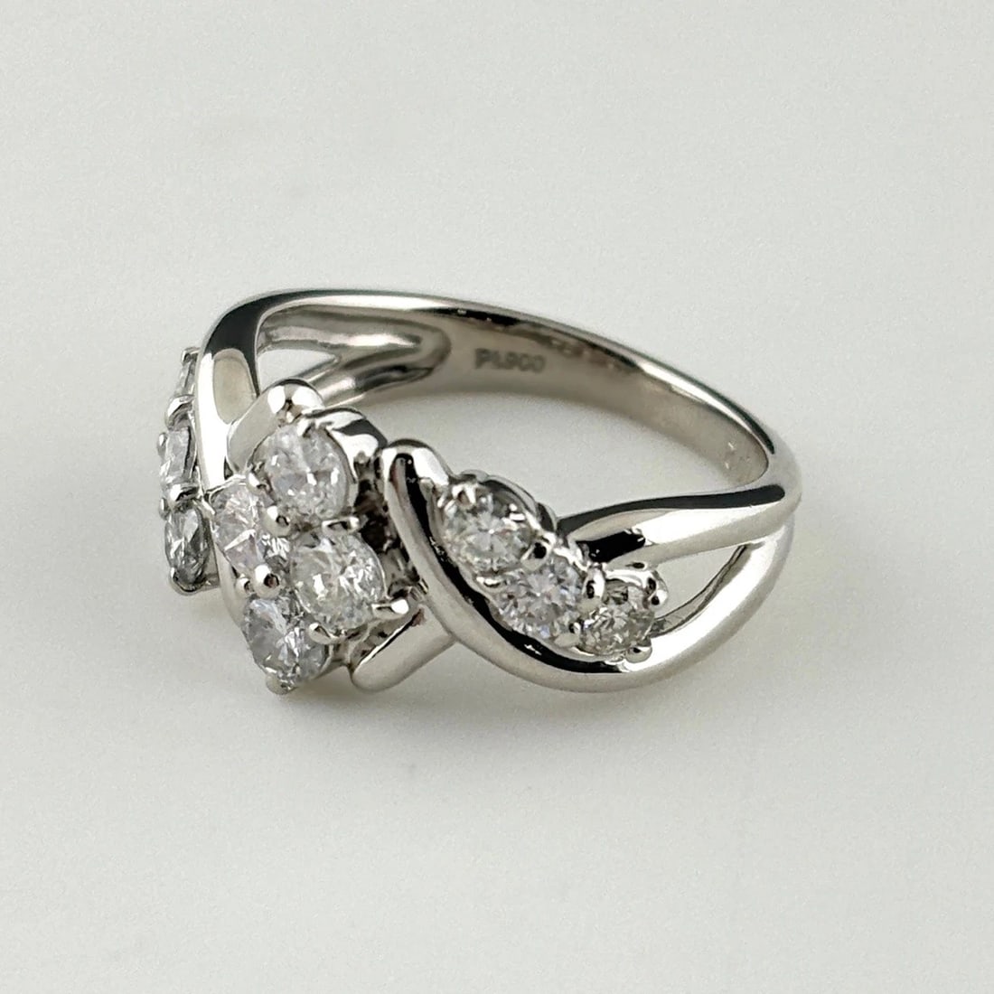 MELEE DIAMOND RING PLATINUM RING PT900 DIAMOND: Melee Diamond Ring Platinum Ring Pt900 Diamond Brand: Unbranded Type/Style: Ring Material: Pt900, Main Stone Natural Color: None Size: US6.5 Accessories: None Accessories Notice: When purchasing