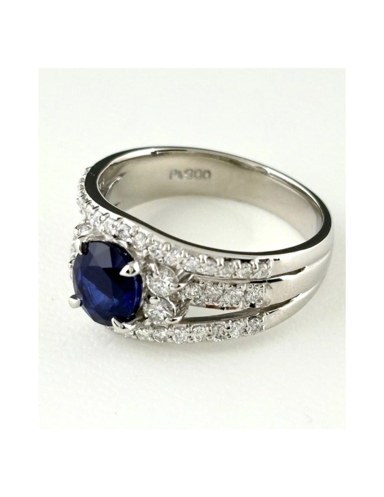 SAPPHIRE DESIGN RING PLATINUM MELEE DIAMOND RING PT900: Sapphire Design Ring Platinum Melee Diamond Ring Pt900 Brand: Unbranded Type/Style: Ring Material: Pt900, Main Stone Sapphire /Secondary Stone:Natural Color: None Size: US6 Accessories: None