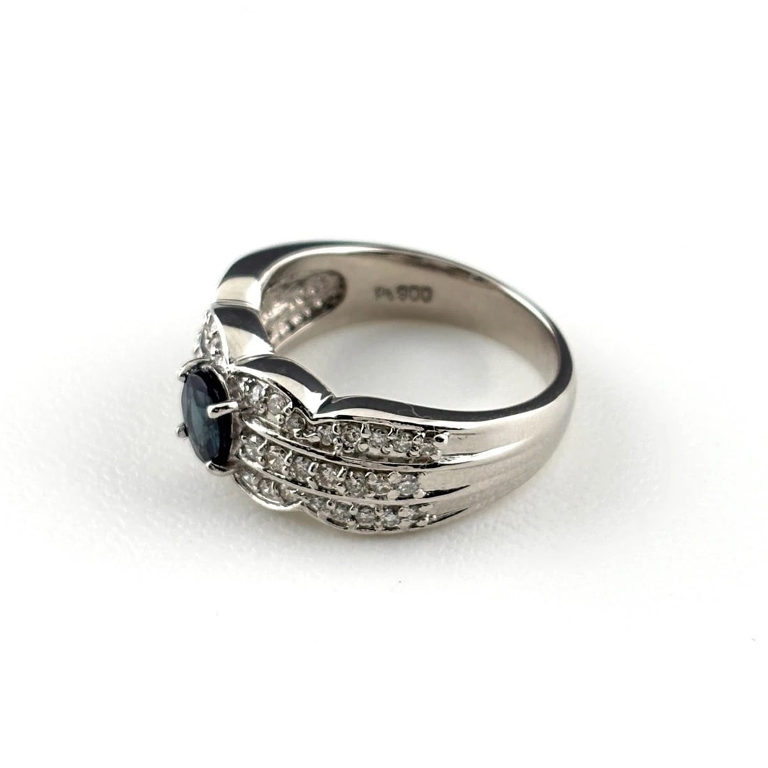 SAPPHIRE PLATINUM RING MELEE DIAMOND RING PT900: Sapphire Platinum Ring Melee Diamond Ring Pt900 Brand: Unbranded Type/Style: Ring Material: Pt900, Main Stone Sapphire /Secondary Stone:Natural Color: None Size: US6.5 to 7 Accessories: None