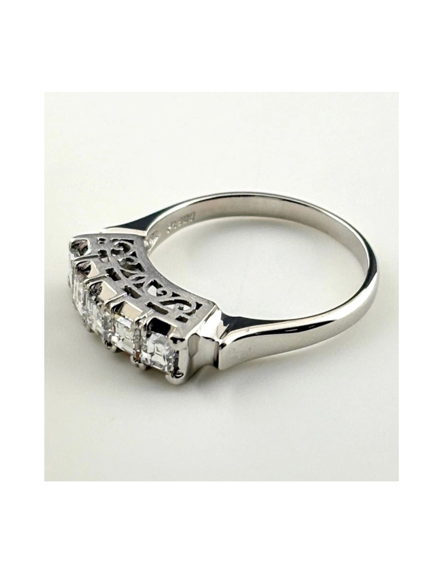 MELEE DIAMOND DESIGN RING PLATINUM RING PT900 DIAMOND: Melee Diamond Design Ring Platinum Ring Pt900 Diamond Brand: Unbranded Type/Style: Ring Material: Pt900, Main Stone Natural Color: None Size: US6 to 6.5 Accessories: None Accessories Notice: When