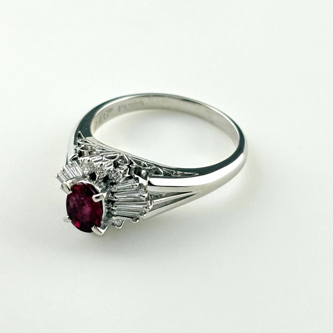 RUBY DESIGN RING PLATINUM RING MELEE DIAMOND RING PT900: Ruby Design Ring Platinum Ring Melee Diamond Ring Pt900 Brand: Unbranded Type/Style: Ring Material: Pt900, Main Stone Ruby /Secondary Stone:Natural Color: None Size: US4 to 4.5 Accessories: None