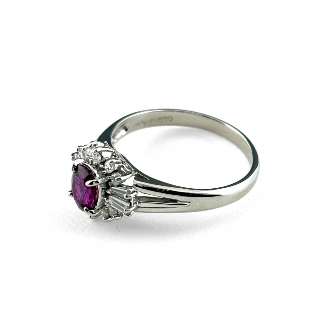 RUBY PLATINUM RING MELEE DIAMOND RING PT850: Ruby Platinum Ring Melee Diamond Ring Pt850 Brand: Unbranded Type/Style: Ring Material: Pt850, Main Stone Ruby /Secondary Stone:Natural Color: None Size: US6.5 Accessories: None Accessories Notice: