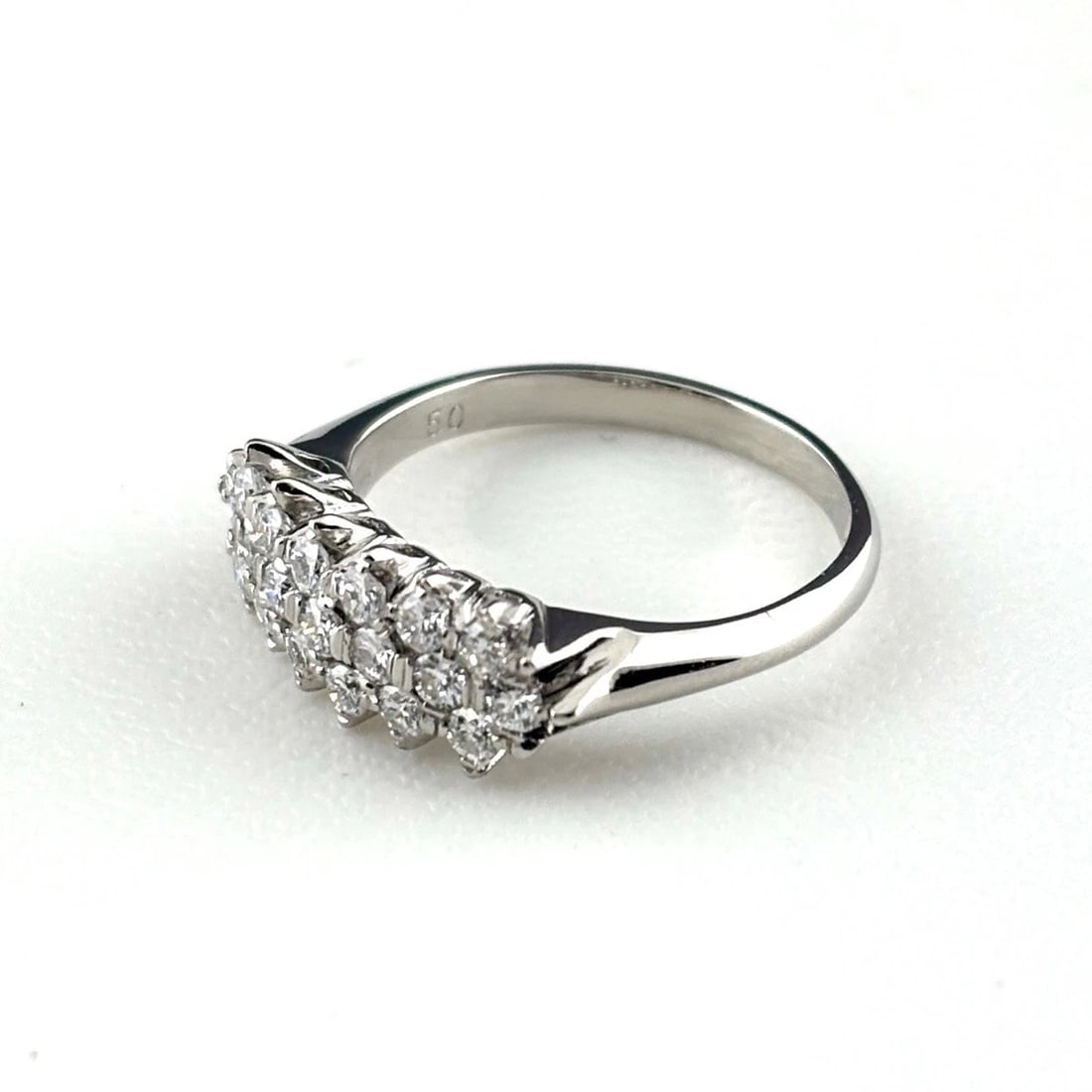 MELEE DIAMOND PLATINUM RING PT850: Melee Diamond Platinum Ring Pt850 Brand: Unbranded Type/Style: Ring Material: Pt850, Main Stone Natural Color: None Size: US5 to 5.5 Accessories: None Accessories Notice: When purchasing pre-owned