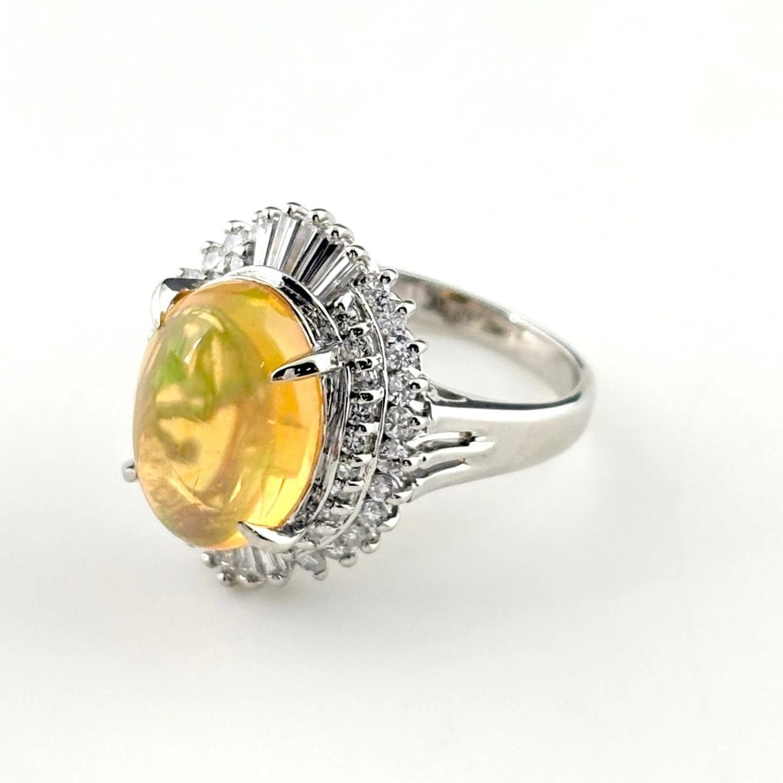 FIRE OPAL DESIGN RING PLATINUM MELEE DIAMOND RING PT900: Fire Opal Design Ring Platinum Melee Diamond Ring Pt900 Brand: Unbranded Type/Style: Ring Material: Pt900, Main Stone Opal /Secondary Stone:Natural Color: None Size: US3.5 to 4 Accessories: None