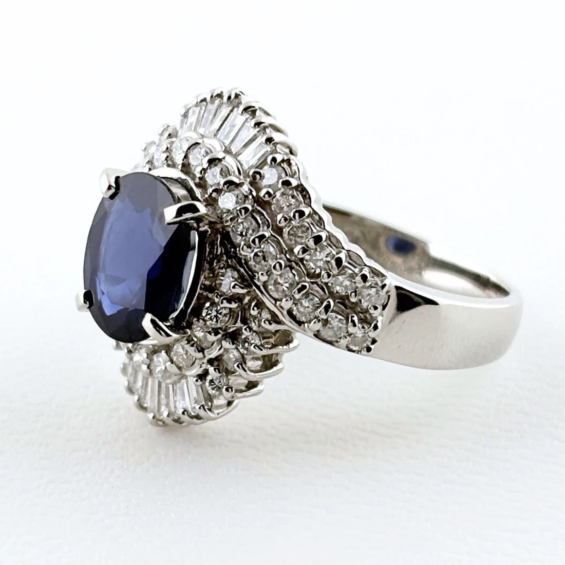 SAPPHIRE DESIGN RING PLATINUM MELEE DIAMOND RING: Sapphire Design Ring Platinum Melee Diamond Ring Brand: Unbranded Type/Style: Ring Material: Pt900, Main Stone Sapphire /Secondary Stone:Natural Color: None Size: US6 to 6.5 Accessories: None