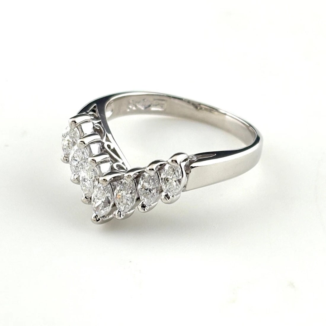 MELEE DIAMOND DESIGN RING PLATINUM RING PT900 DIAMOND: Melee Diamond Design Ring Platinum Ring Pt900 Diamond Brand: Unbranded Type/Style: Ring Material: Pt900, Main Stone Natural Color: None Size: US5 to 5.5 Accessories: None Accessories Notice: When