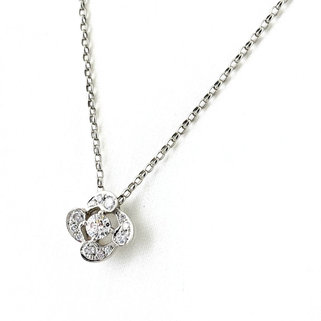 MONNICKENDAM MELEE DIAMOND NECKLACE PLATINUM PENDANT: Monnickendam Melee Diamond Necklace Platinum Pendant Brand: MONNICKENDAM Type/Style: Necklace Material: Pt900, Main Stone Natural Color: None Size: 11.4x11.4mm(0.4") Accessories: None Accessories