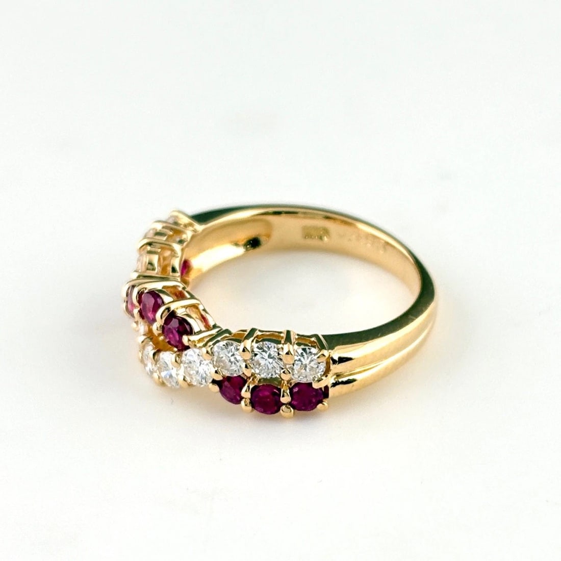 RUBY YG MELEE DIAMOND RING 18K RUBY: Ruby Yg Melee Diamond Ring 18K Ruby Brand: Unbranded Type/Style: Ring Material: 18K YG, Main Stone Ruby /Secondary Stone:Natural Color: None Size: US4 to 4.5 Accessories: None Accessories