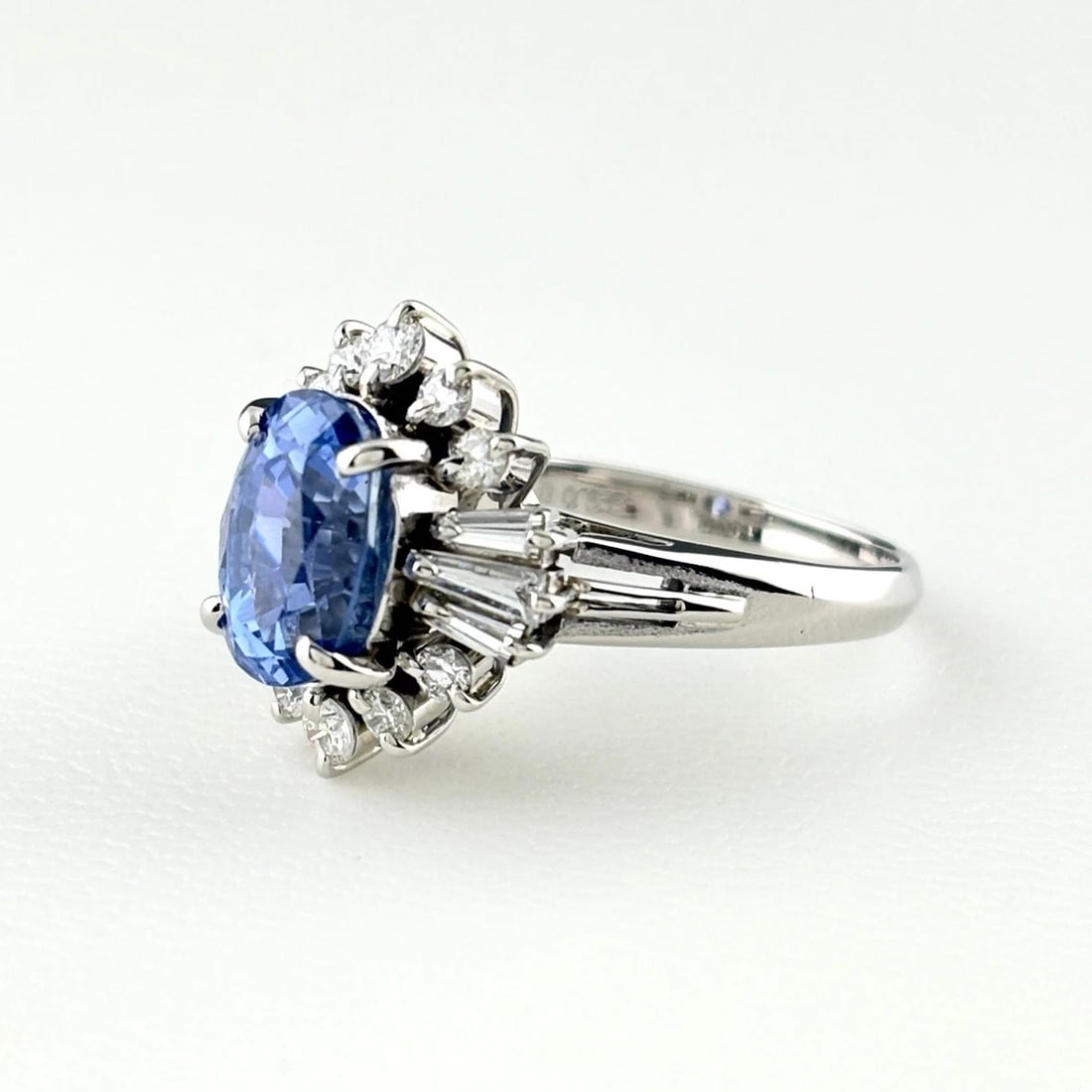 SAPPHIRE DESIGN RING PLATINUM MELEE DIAMOND RING PT900 (1 of 3)