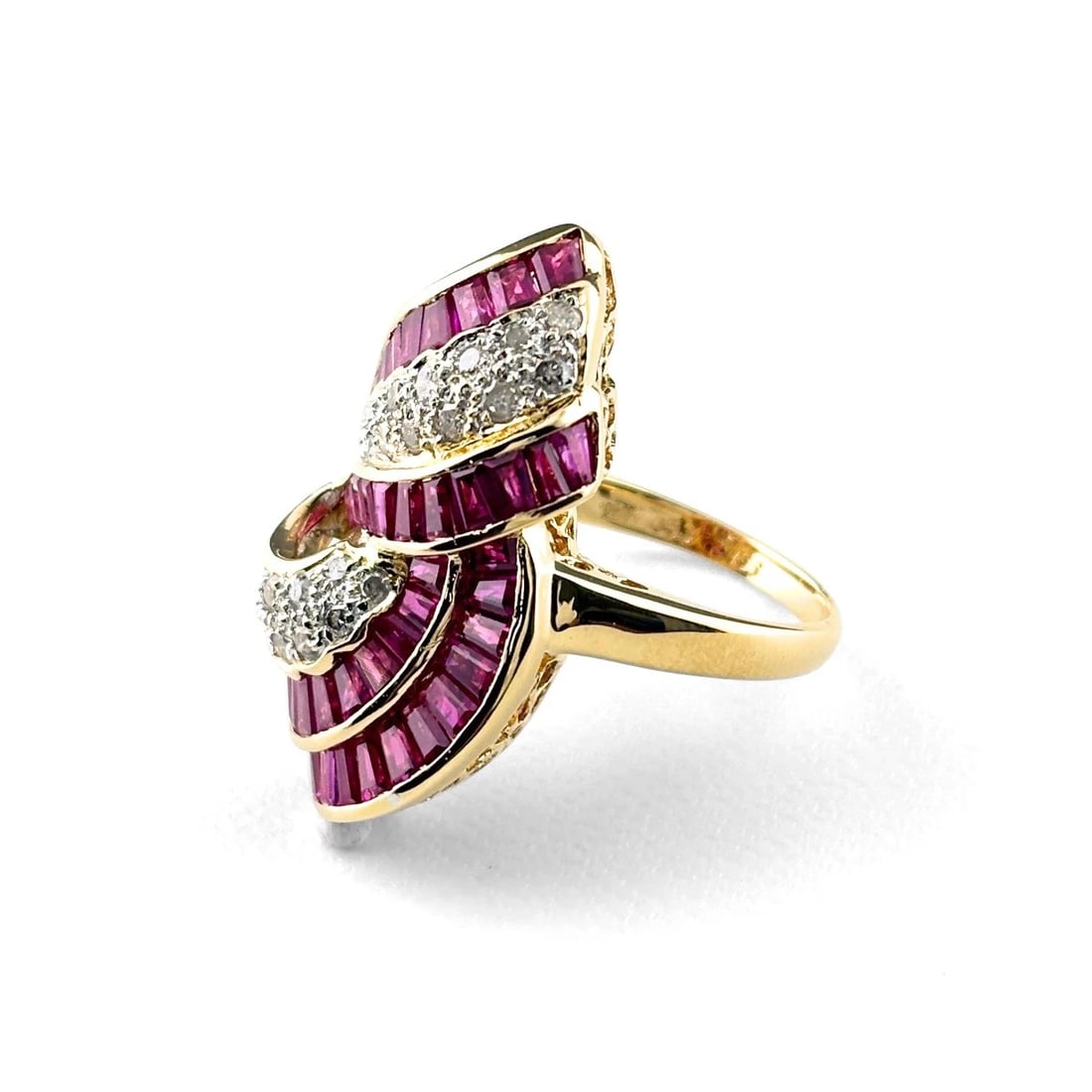 RUBY YG MELEE DIAMOND RING 750 RUBY: Ruby Yg Melee Diamond Ring 750 Ruby Brand: Unbranded Type/Style: Ring Material: 750 YG, Main Stone Ruby /Secondary Stone:Natural Color: None Size: US6.5 Accessories: None Accessories Notice: When