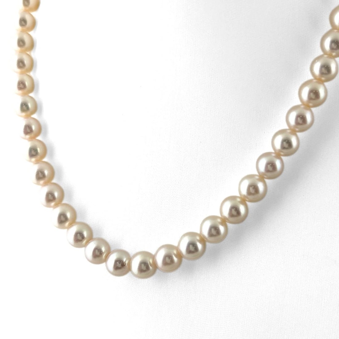TASAKI PEARL NECKLACE SILVER PEARL NECKLACE: Tasaki Pearl Necklace Silver Pearl Necklace Brand: TASAKI Type/Style: Necklace Material: SV, Main Stone Pearl /Secondary Stone:Natural Color: None Size: 42cm(16.5") Accessories: None Accessories