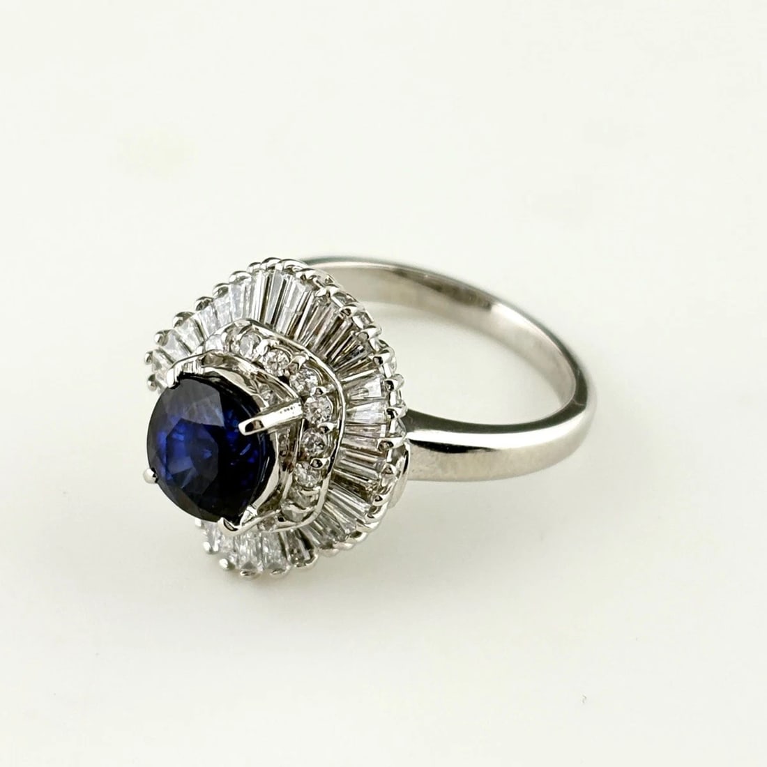 SAPPHIRE PLATINUM RING MELEE DIAMOND RING (1 of 4)
