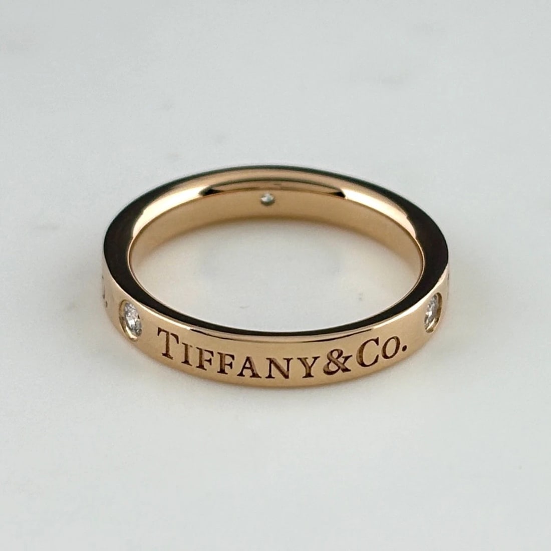 TIFFANY&CO. FLAT BAND RING PG RING WITH MELEE DIAMOND: Tiffany&Co. Flat Band Ring Pg Ring With Melee Diamond Brand: TIFFANY&Co. Type/Style: Ring Material: 750PG, Main Stone Natural Color: PG Size: US4 to 4.5 Accessories: None Accessories Notic