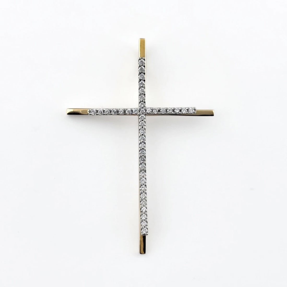 CROSS MOTIF YG MELEE DIAMOND CROSS PENDANT HEAD: Cross Motif Yg Melee Diamond Cross Pendant Head Brand: Unbranded Type/Style: Pendant Head Material: 18K YG, Main Stone Natural Color: YG Size: 28.8x19.8mm(1.1") Accessories: None Accessori