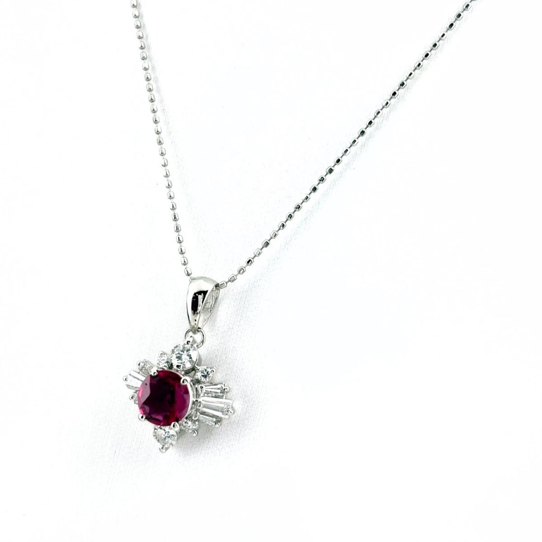 RUBY DESIGN NECKLACE PLATINUM PENDANT MELEE DIAMOND: Ruby Design Necklace Platinum Pendant Melee Diamond Brand: Unbranded Type/Style: Necklace Material: Pt900, Main Stone Ruby /Secondary Stone:Natural Color: None Size: 20.8x14.0mm(0.8") Accessories: