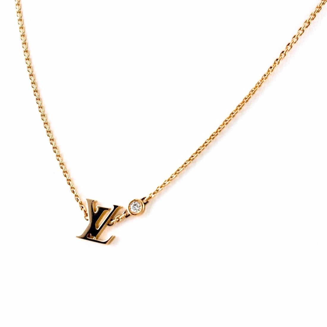 LOUIS VUITTON PANDANTI FIDEUR BLOSSOM PG PENDANT MELEE DIAMOND: Louis Vuitton Pandanti Fideur Blossom Pg Pendant Melee Diamond Brand: Louis Vuitton Type/Style: Necklace Material: 750PG, Main Stone Natural Color: PG Size: 7.7x7.6mm(0.3") Accessories: None <