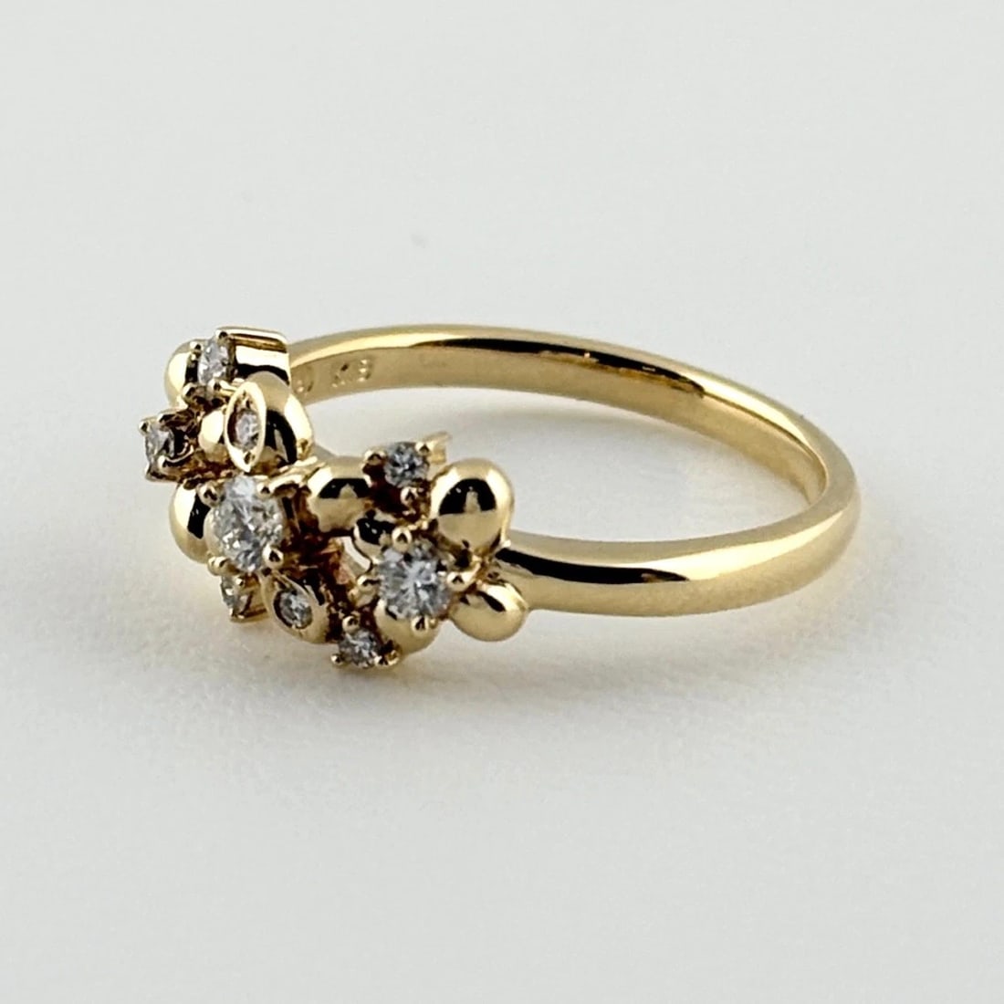 TASAKI MELEE DIAMOND RING YG RING 18K: Tasaki Melee Diamond Ring Yg Ring 18K Brand: TASAKI Type/Style: Ring Material: 18K YG, Main Stone Natural Color: YG Size: US6 Accessories: None Accessories Notice: When purchasing pre-owne