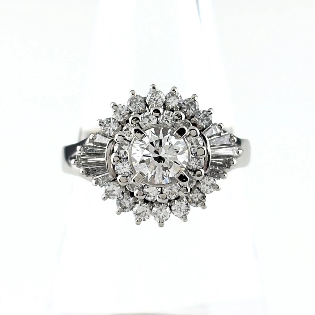 DIAMOND DESIGN RING PLATINUM MELEE DIAMOND RING PT900: Diamond Design Ring Platinum Melee Diamond Ring Pt900 Brand: Unbranded Type/Style: Ring Material: Pt900, Main Stone Natural Color: None Size: US8.5 Accessories: None Accessories Notice: Wh
