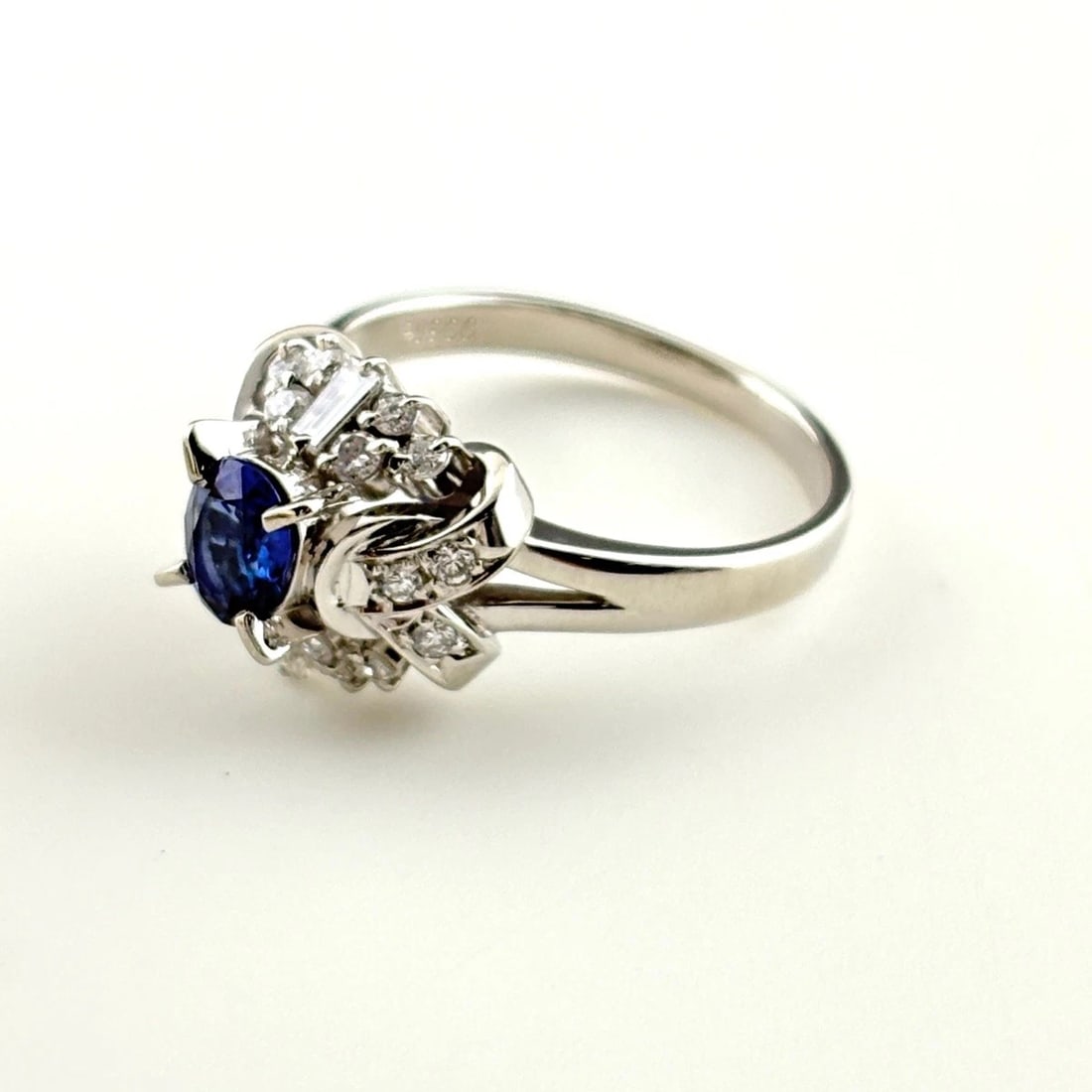 SAPPHIRE DESIGN RING PLATINUM MELEE DIAMOND RING: Sapphire Design Ring Platinum Melee Diamond Ring Brand: Unbranded Type/Style: Ring Material: Pt900, Main Stone Sapphire /Secondary Stone:Natural Color: None Size: US6.5 to 7 Accessories: None