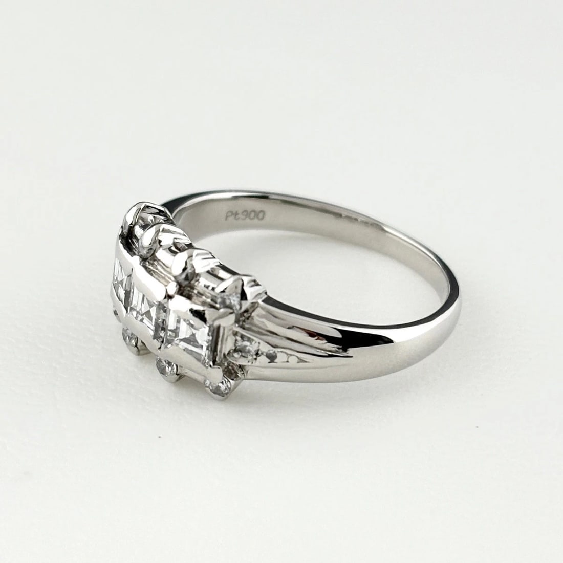 MELEE DIAMOND DESIGN RING PLATINUM RING PT900 DIAMOND: Melee Diamond Design Ring Platinum Ring Pt900 Diamond Brand: Unbranded Type/Style: Ring Material: Pt900, Main Stone Natural Color: None Size: US7 to 7.5 Accessories: None Accessories Notice: When