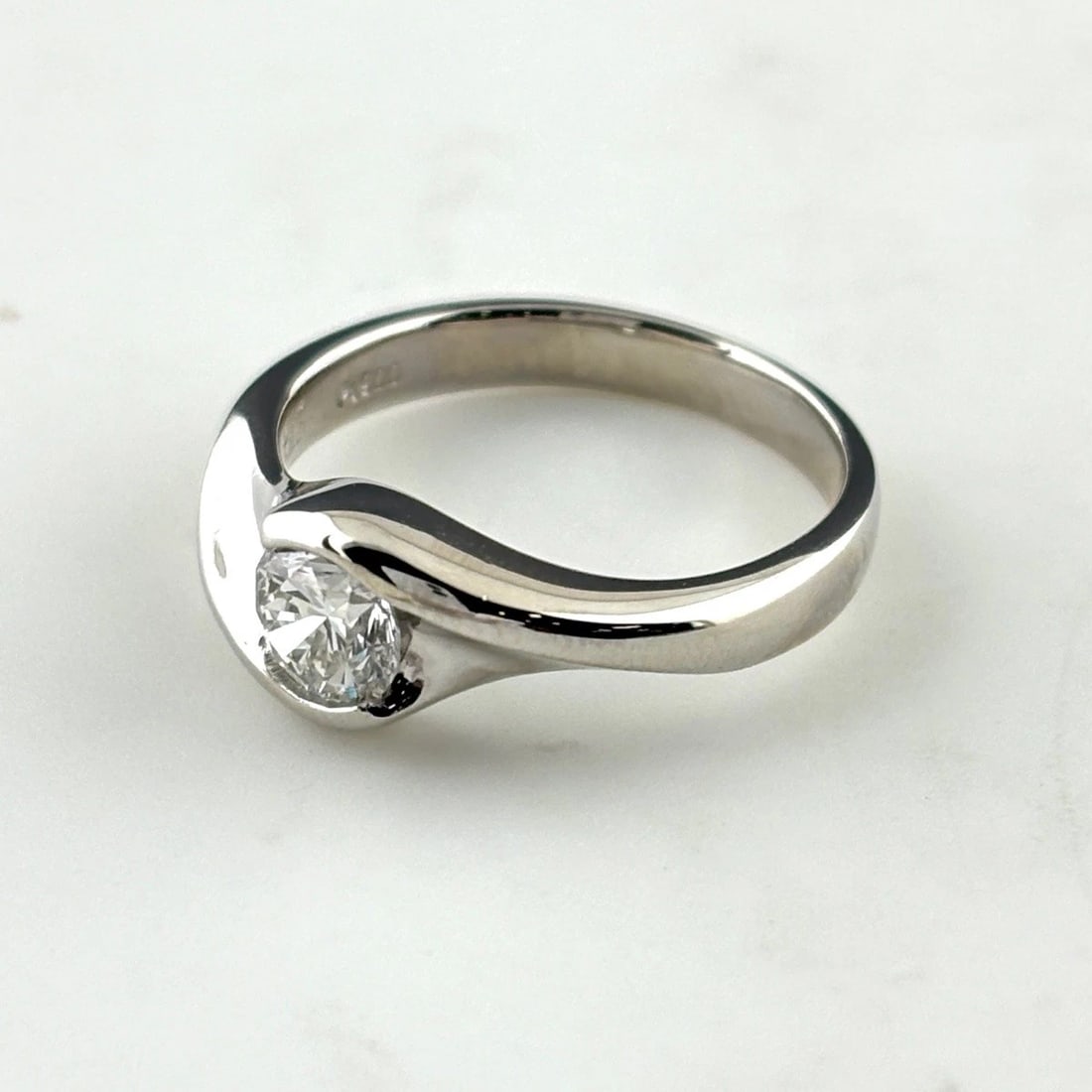 DIAMOND PLATINUM RING PT900 DIAMOND: Diamond Platinum Ring Pt900 Diamond Brand: Unbranded Type/Style: Ring Material: Pt900, Main Stone Natural Color: None Size: US5.5 Accessories: None Accessories Notice: When purchasing pre-owned