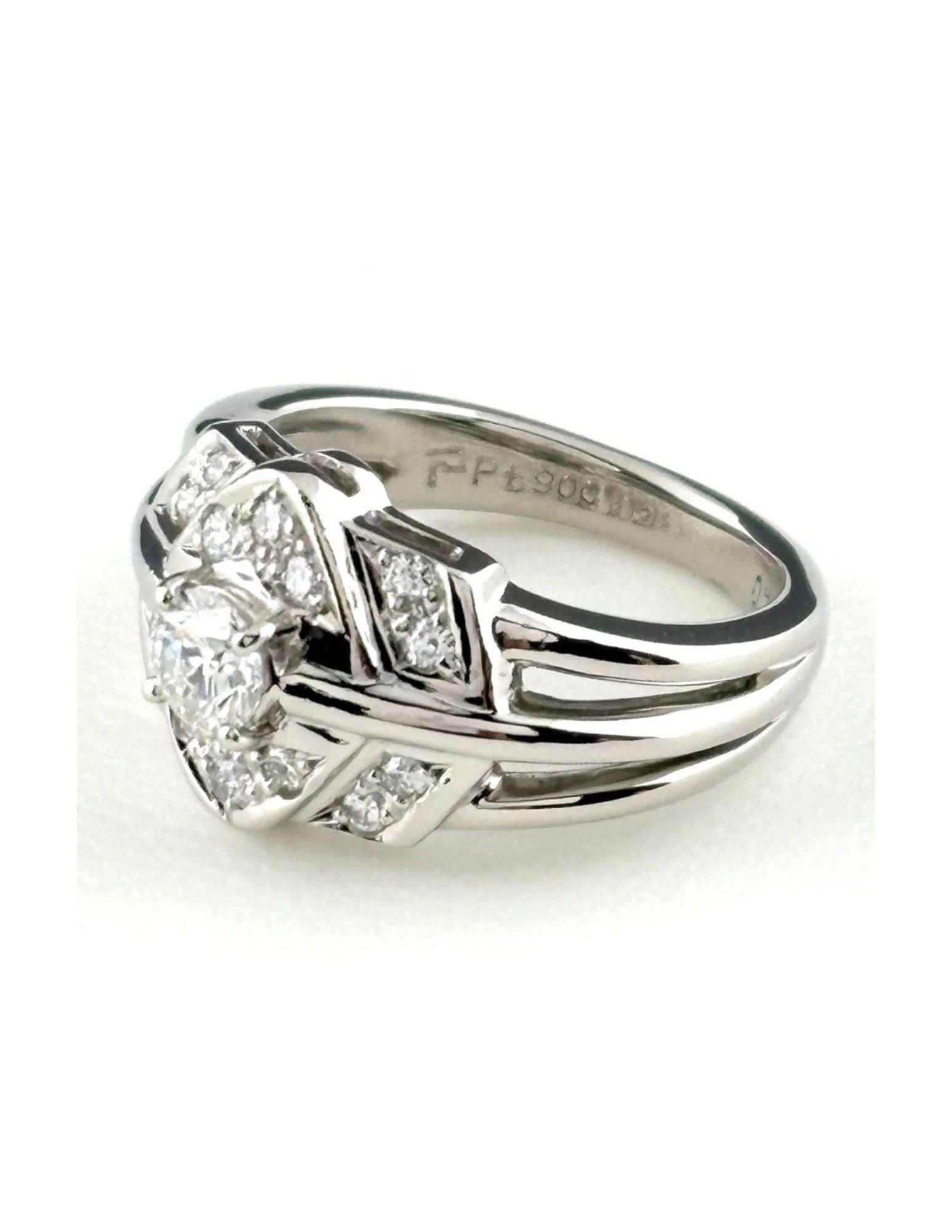 POLA MELEE DIAMOND RING PLATINUM RING: Pola Melee Diamond Ring Platinum Ring Brand: POLA Type/Style: Ring Material: Pt900, Main Stone Natural Color: None Size: US4 to 4.5 Accessories: None Accessories Notice: When purchasing pre-owned